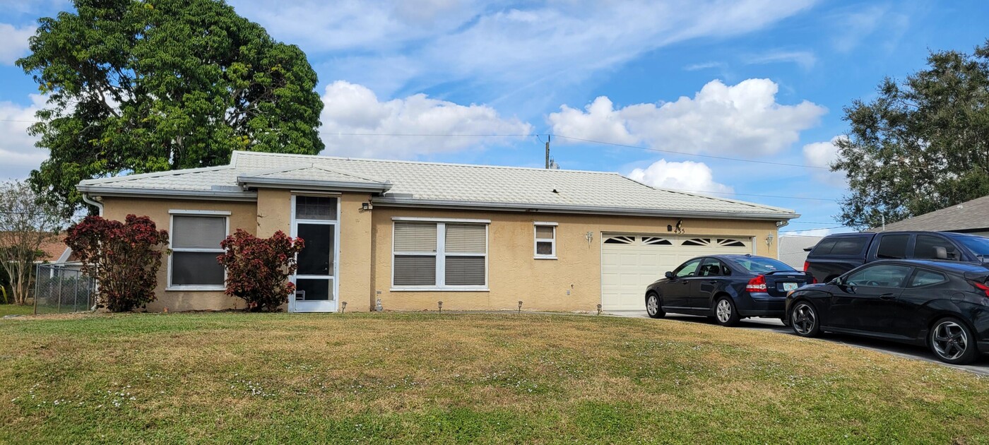 435 SW Kabot Ave in Port St. Lucie, FL - Building Photo