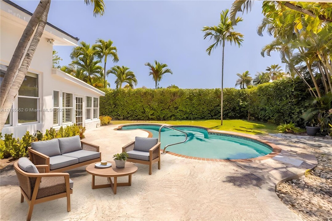 1230 NE 91st Terrace in Miami Shores, FL - Foto de edificio