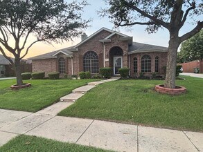 321 Roy Rogers Ln in Murphy, TX - Building Photo - Building Photo