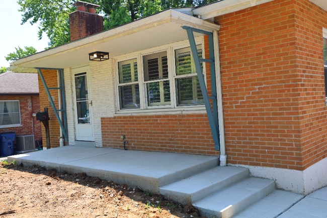 1041 Martha Ln in St. Louis, MO - Building Photo - Building Photo