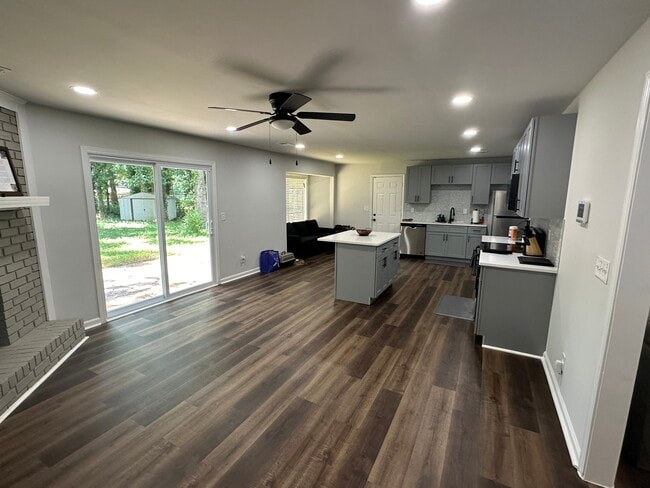 2048 Quilt Ct in Lithonia, GA - Foto de edificio - Building Photo