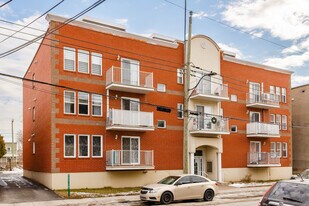 54 7e Av in Montréal, QC - Building Photo