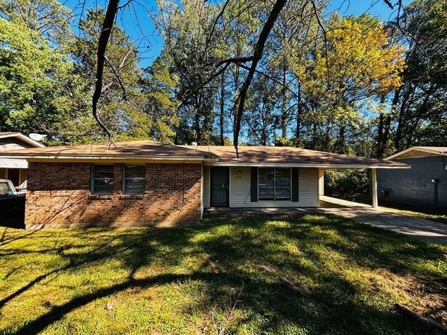 property at 130 E Woodcrest Dr