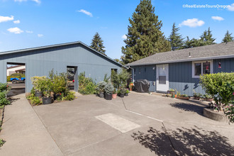 Multifamily Triplex in Cornelius, OR - Building Photo - Other