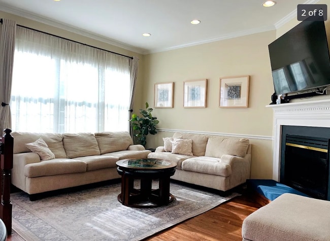 12022 Edgemere Cir in Reston, VA - Foto de edificio - Building Photo