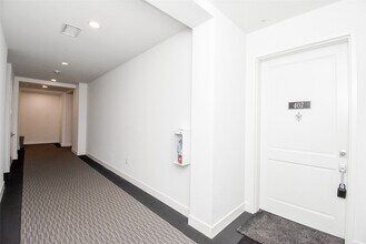 4820 Caroline St in Houston, TX - Building Photo - Building Photo