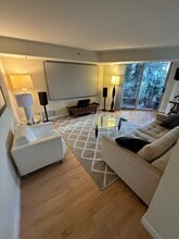 7500 Woodmont Ave, Unit 407 in Bethesda, MD - Foto de edificio - Building Photo