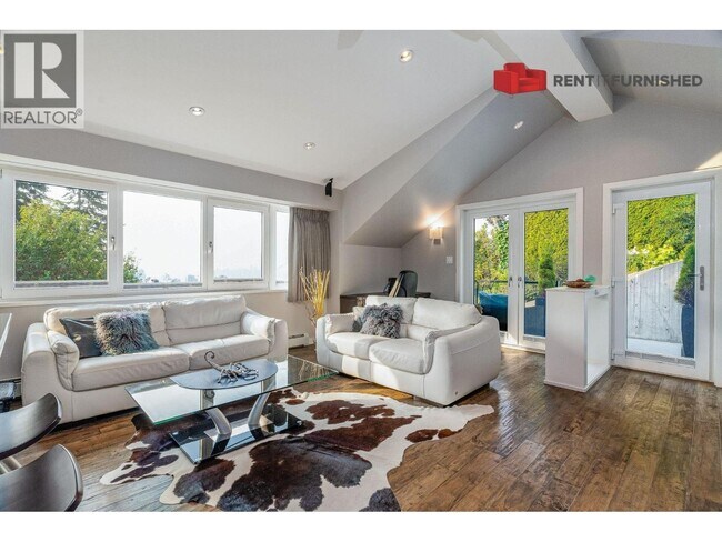 420B TEMPE CRESCENT in North Vancouver, BC - Building Photo - Building Photo