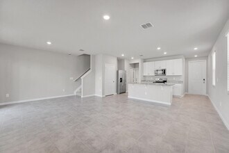 5758 SE Edgewater Cir in Stuart, FL - Building Photo - Building Photo
