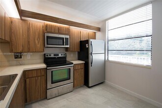 1717 Whitehall Dr, Unit #201 in Davie, FL - Building Photo - Building Photo