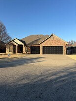 8709 NW 105th St in Oklahoma City, OK - Building Photo