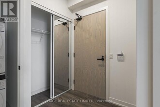 8 Interchange Wy in Vaughan, ON - Building Photo - Building Photo