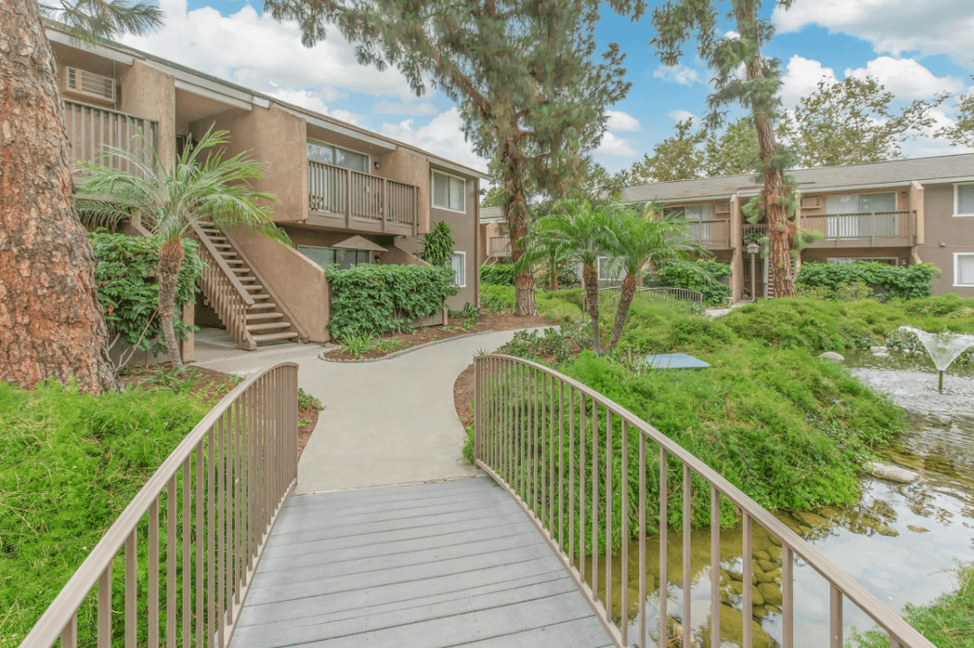 Orange Creek Apartments in Orange, CA - Building Photo