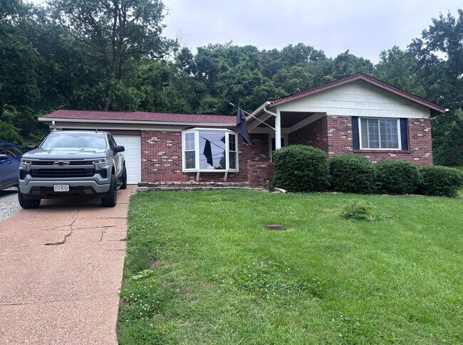 property at 2813 Patti Ln