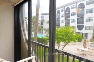 1015 Anglers Cove in Marco Island, FL - Building Photo - Building Photo