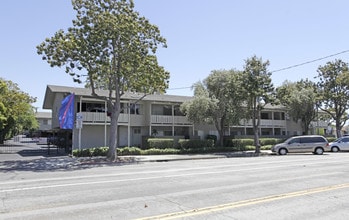 Baywood Apartments in Hayward, CA - Building Photo - Building Photo