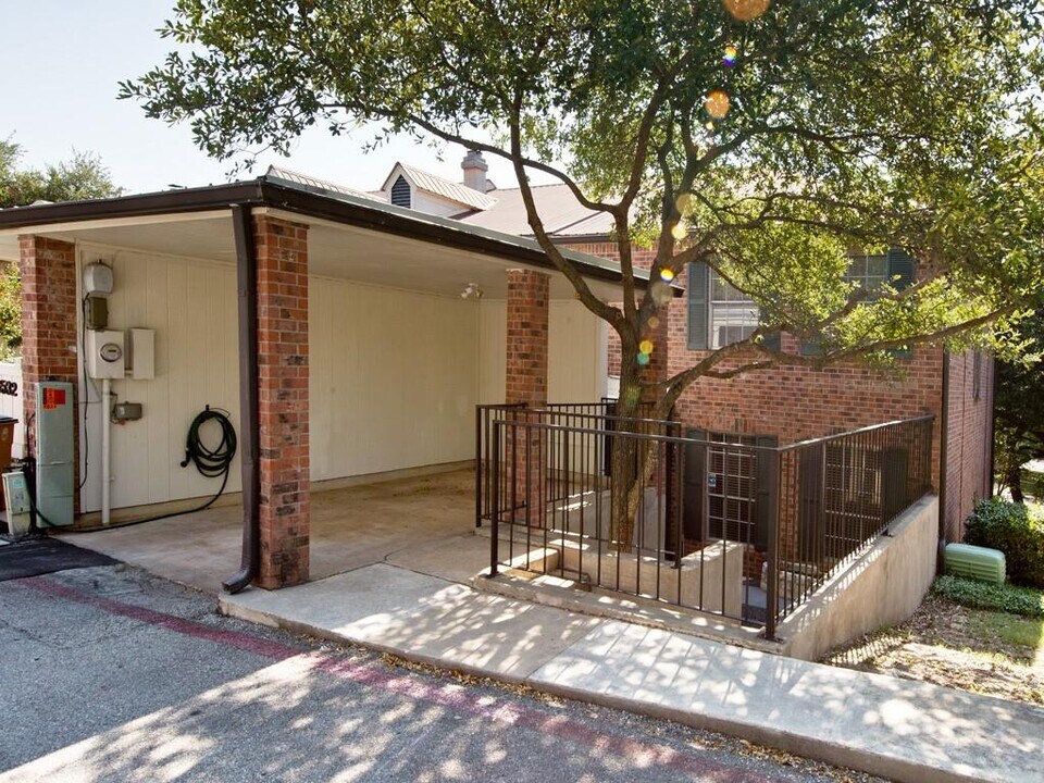 6534 E Hill Dr in Austin, TX - Building Photo