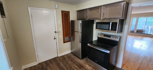 9020 W North Ave in Wauwatosa, WI - Building Photo - Building Photo