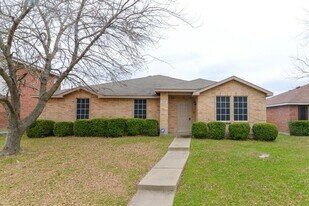 1508 Honey Bee Ln in Lancaster, TX - Building Photo