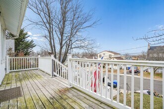 108 Burlington Ave in Leonardo, NJ - Building Photo - Building Photo