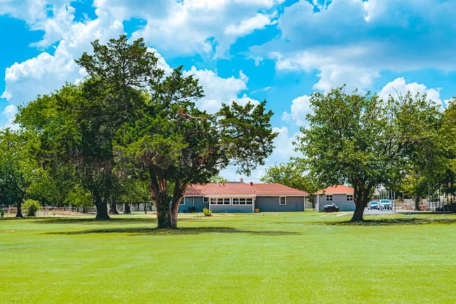 property at 1011 E Wintergreen Rd