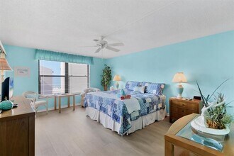 6480 Midnight Pass Rd in Sarasota, FL - Building Photo - Building Photo