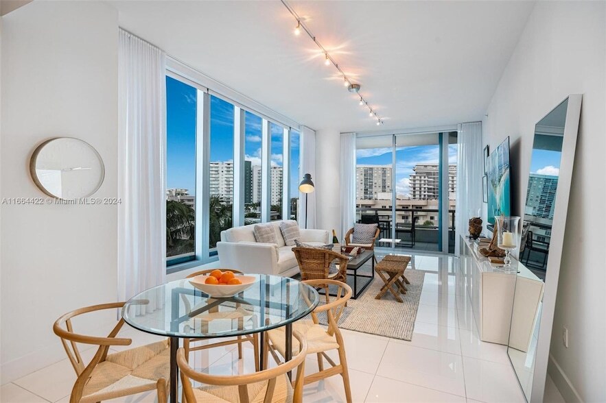 6799 Collins Ave, Unit 411 in Miami Beach, FL - Building Photo