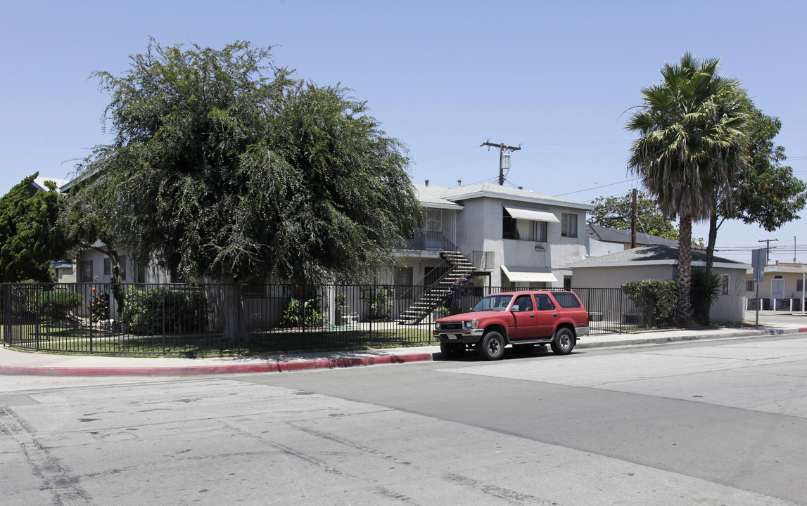 302 N Rose St in Anaheim, CA - Building Photo