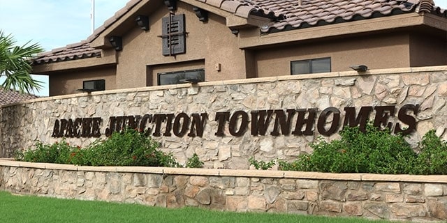 Apache Junction Townhomes in Apache Junction, AZ - Foto de edificio - Building Photo