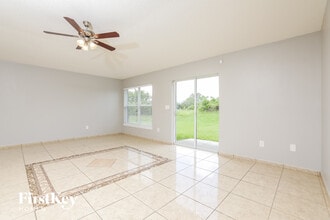 1739 Crowned Ave, Unit 9305-A in Groveland, FL - Foto de edificio - Building Photo