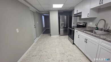 209 Laurel Hill Ave in Norwich, CT - Building Photo - Building Photo