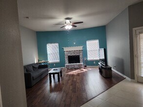 1008 Raleigh Path in Denton, TX - Foto de edificio - Building Photo