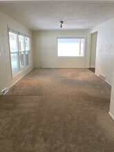 1940 Dixon Ave, Unit Upstairs in Missoula, MT - Foto de edificio - Building Photo