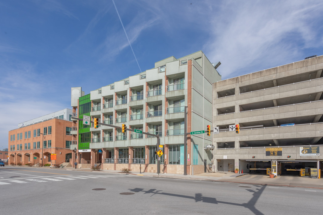 Point Place Residences in Baltimore, MD - Foto de edificio