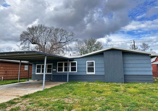 13025 Joliet St in Houston, TX - Foto de edificio - Building Photo