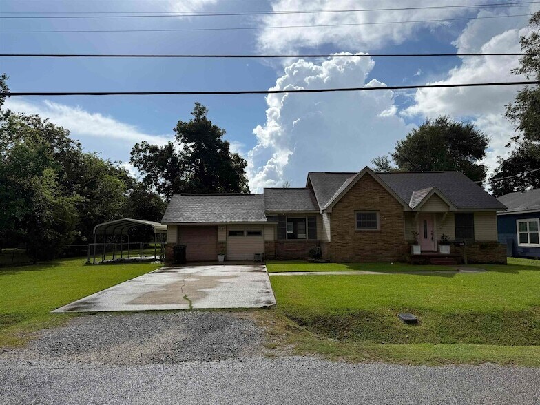 6438 Washington St, Unit 1507 in Groves, TX - Building Photo