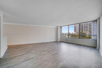 1500 Bay Rd, Unit S-1252 in Miami Beach, FL - Building Photo - Building Photo