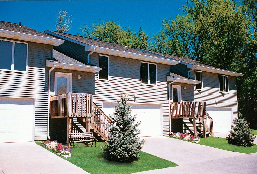 Glenwood Condominium Apartments in Coralville, IA - Foto de edificio