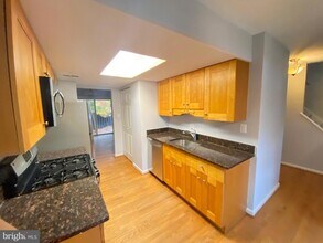 9244 Sprucewood Rd in Burke, VA - Building Photo - Building Photo