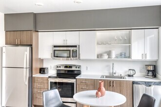 2690 152nd Ave NE in Redmond, WA - Foto de edificio - Building Photo