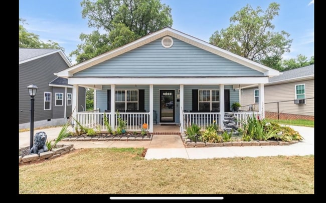 property at 1624 N Cherry St