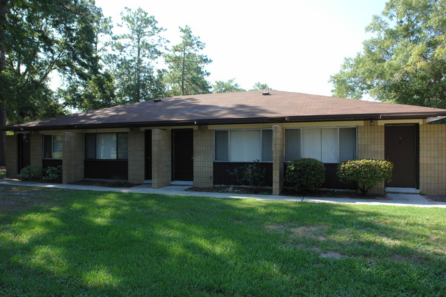 Pinewood Apartments I in Gainesville, FL - Building Photo - Building Photo