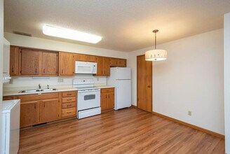 1235 Dolen Pl in Iowa City, IA - Building Photo - Building Photo