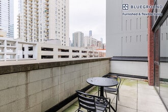 211 W Scott St in Chicago, IL - Building Photo - Building Photo