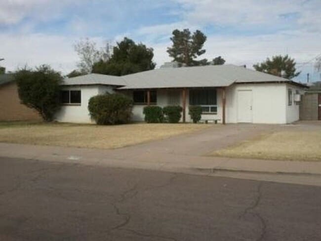 property at 1300 W 7th Pl