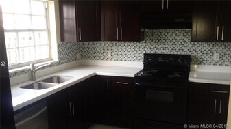 13433 SW 62nd St, Unit 5 in Miami, FL - Building Photo