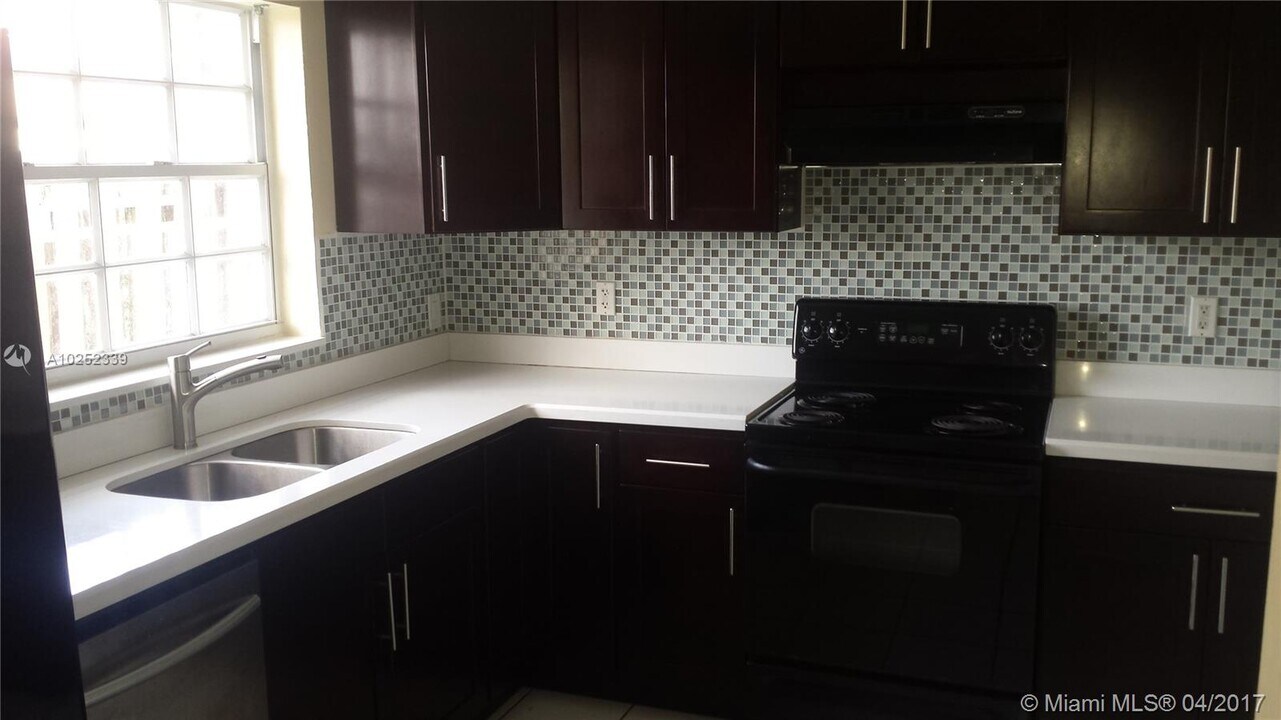 13433 SW 62nd St, Unit 5 in Miami, FL - Building Photo