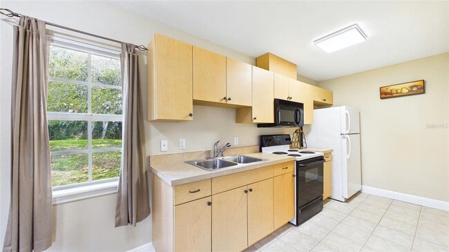 12908 Star Country Ln in Dover, FL - Building Photo - Building Photo