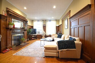 1793 Beacon St, Unit five in Brookline, MA - Building Photo - Building Photo