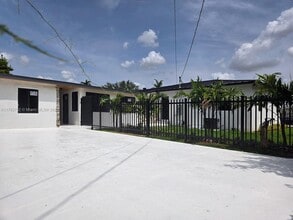 5152 SW 6th St-Unit -2 in Coral Gables, FL - Building Photo - Building Photo